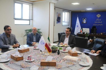 نخبگان و کارآفرینان خارجی جذب مرکز رشد و سرای نوآوری می‌شوند