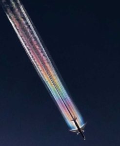 شکار رنگین‌کمانی که فقط پشت موتور جت تشکیل می‌شود!/ عکس