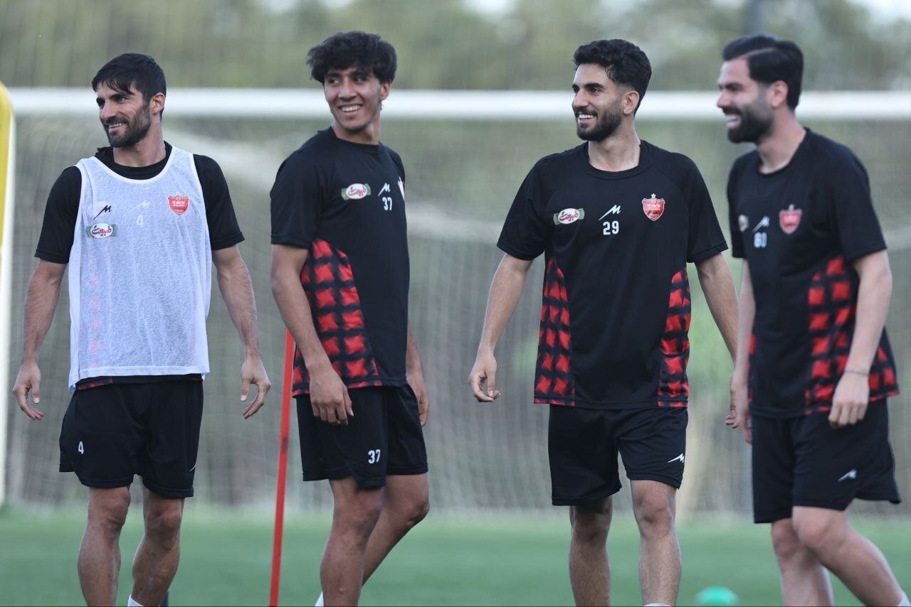 برگزاری تمرین پرسپولیس با حضور دو پیشکسوت؛ ایوب همچنان زیر نظر پزشکان - خبرگزاری کاماکس | اخبار ایران و جهان