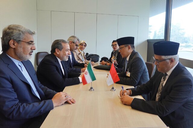 گفتگوی تلفنی وزیران امور خارجه ایران و اندونزی