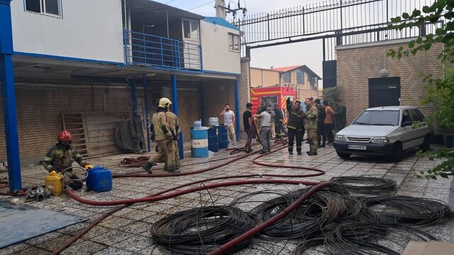 حریق مهیب در کارگاه مواد اشتعال‌زا در چهاردانگه