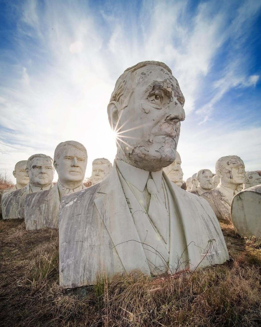 اینجا سرهای غول‌پیکر «روسای جمهور آمریکا» رها شده‌اند