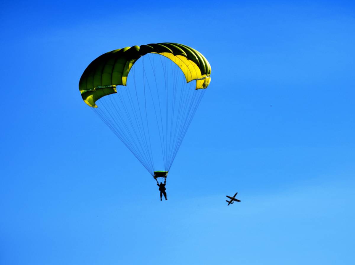 چتر نجات هواپیما: راهنمای جامع و کامل (Parachutes)