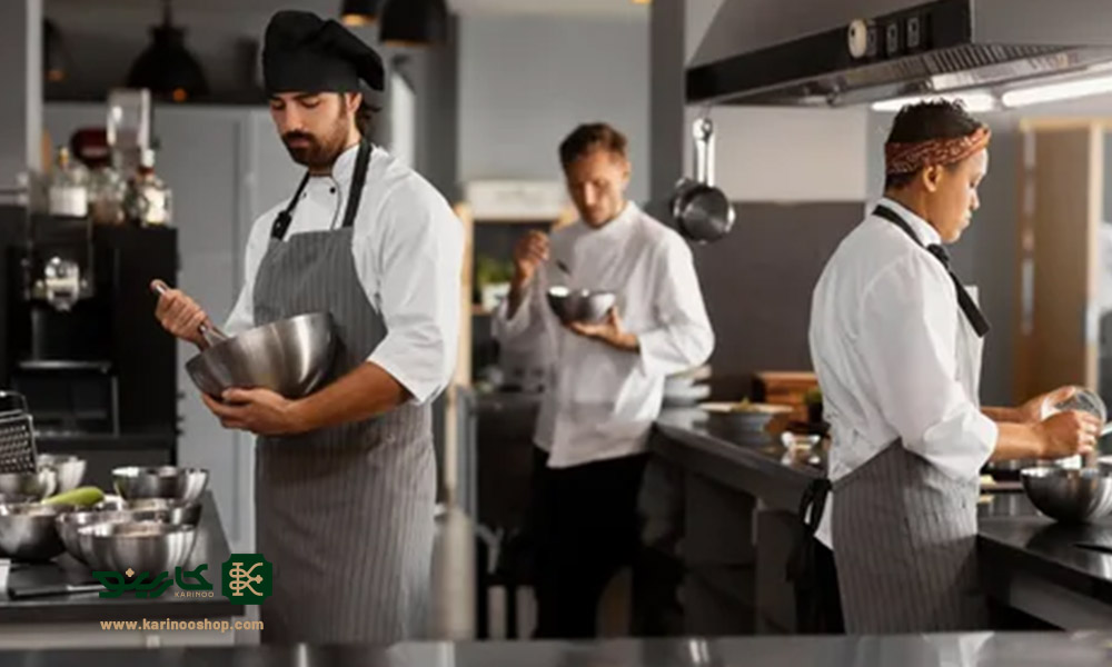 ایمنی در آشپزخانه: چگونه لباس آشپز و کمک آشپز از شما محافظت می کند؟